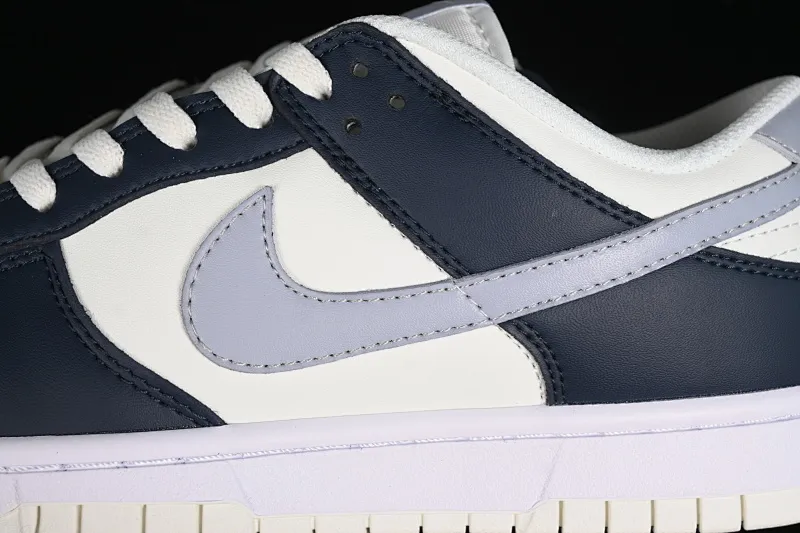All Categories Nk SB Dunk Series Nk SB Dunk Low Low-top sneakers Nk SB Dunk Low Simple blue color Low-top casual sports skateboard shoes HV2390-100